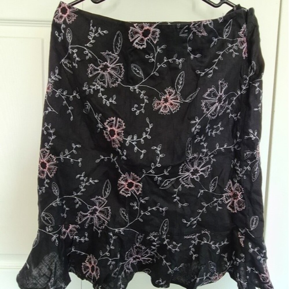 Grace Essentials Embroidered Floral Black Skirt | Size: 12 NWT